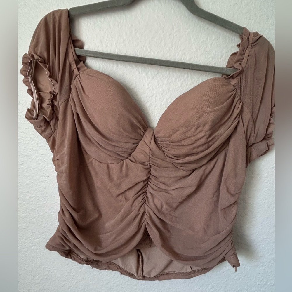 tan ruched shirt !